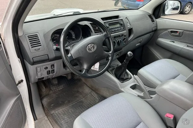 Toyota Hilux Extra Cab 2,5 D-4D 120 DLX, Comfort *Sis Alv* - Image 7